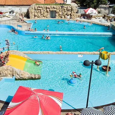 アクアパーク ズステルナ ホテル 3*