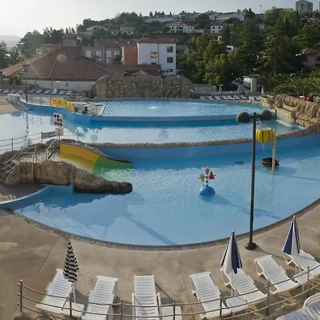 アクアパーク ズステルナ 3*